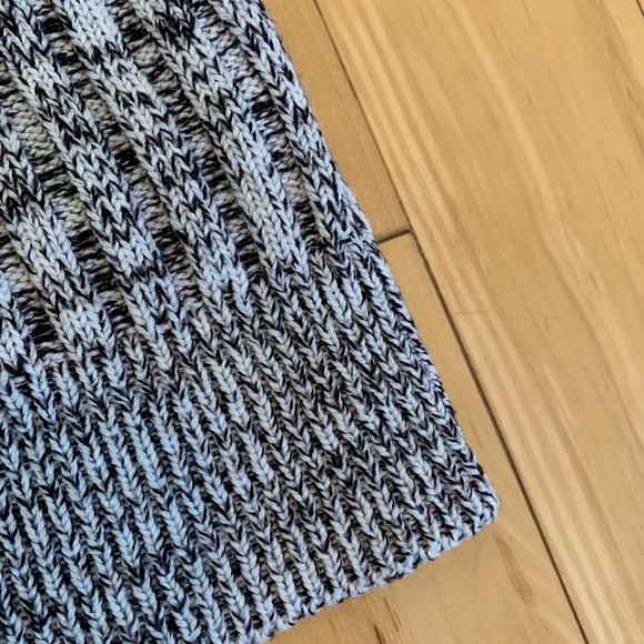 Knit Crop Top - Picture 3 of 6